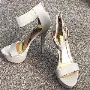 New Liliana Women’s Cream Platform Heels size 7.5